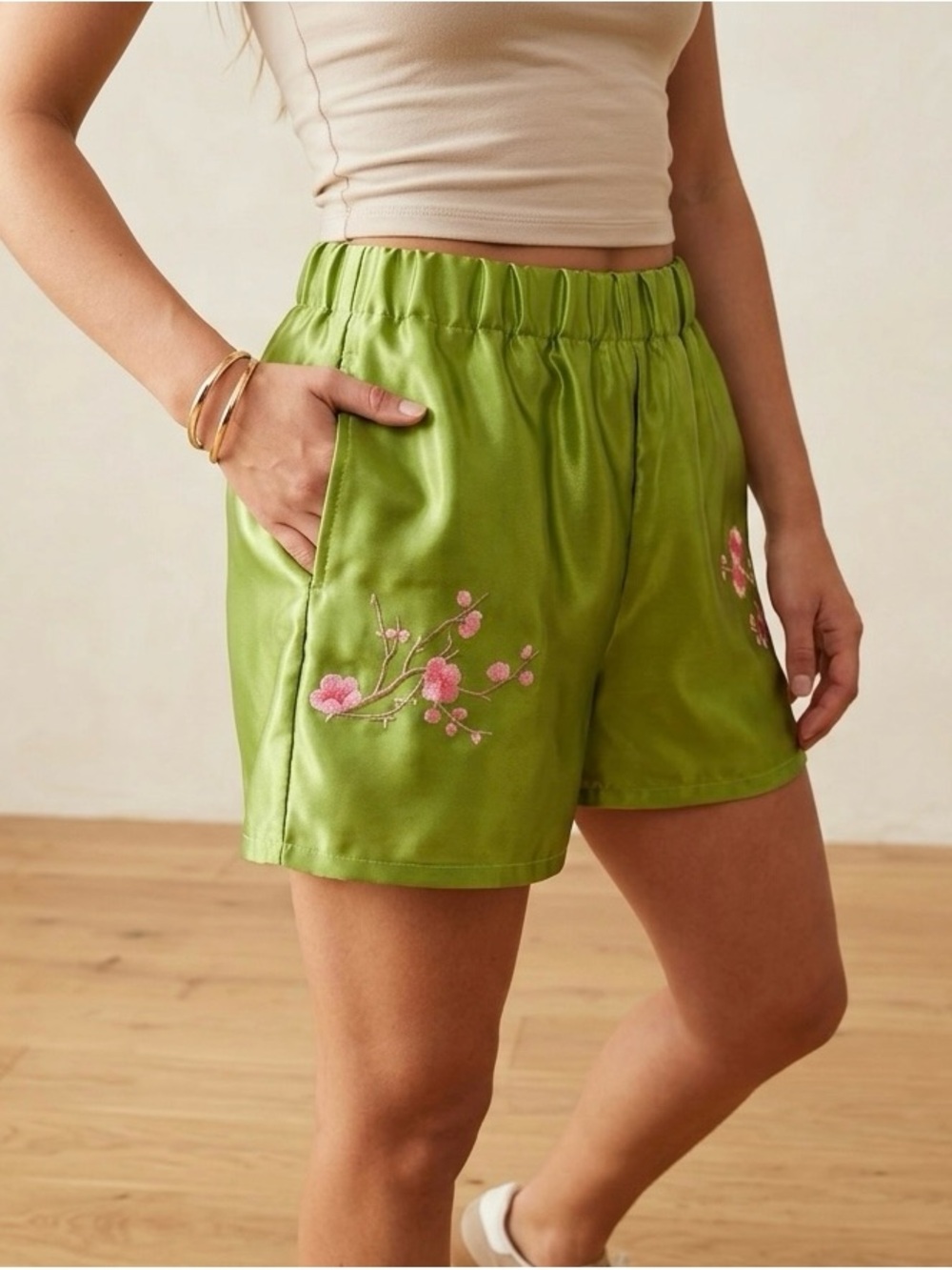 High-Waist Green Embroidered Women's Shorts with Elastic Waist